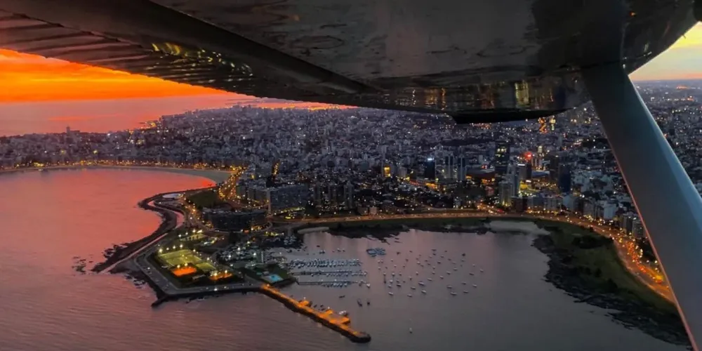 Sobrevolar Montevideo es una de las opciones para regalar