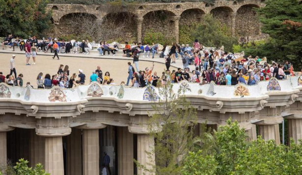 Turistas en Park Guell, Barcelona