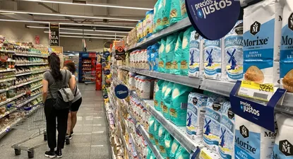 Góndola de supermercado en Argentina.