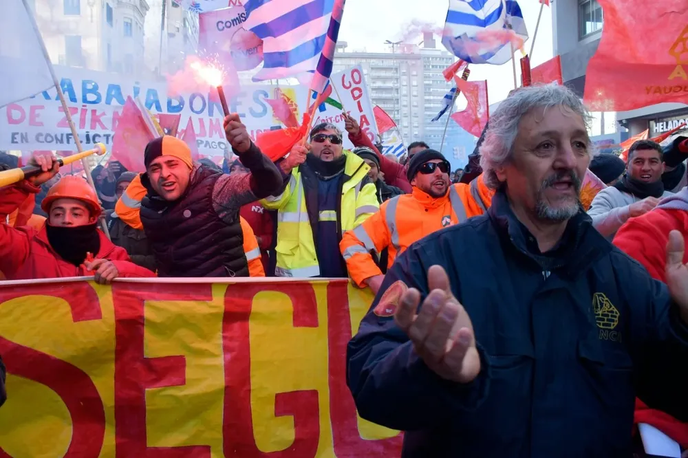 Daniel Diverio, secretario general del Sunca, en una manifestación frente al MEF