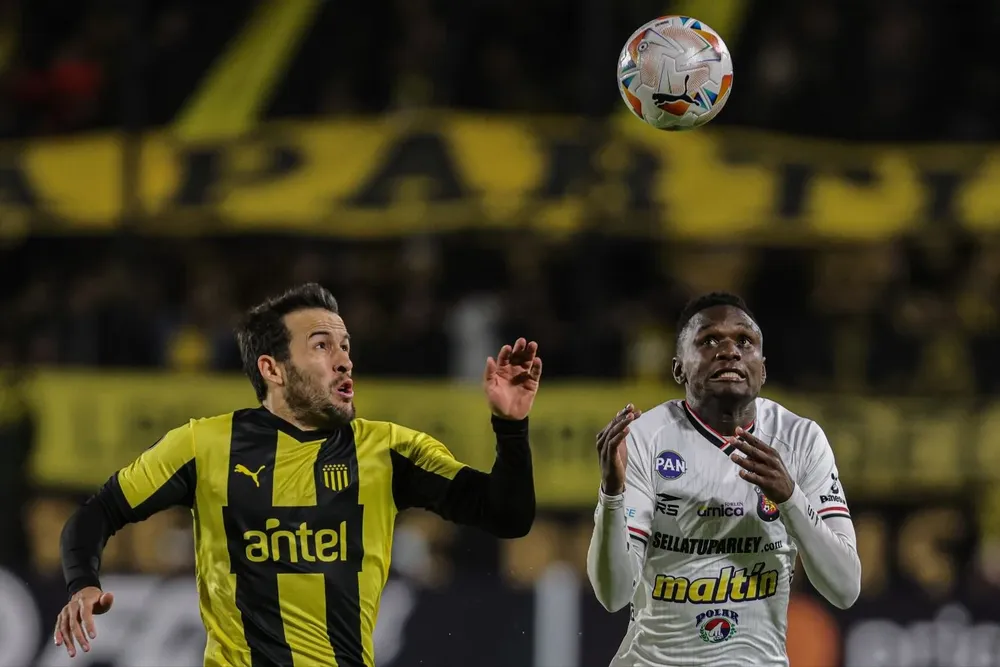 Camilo Mayada ante Caracas por la Copa Libertadores