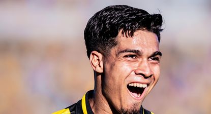 Matías Arezo de Peñarol celebra su gol ante Montevideo City Torque por el Torneo Clausura