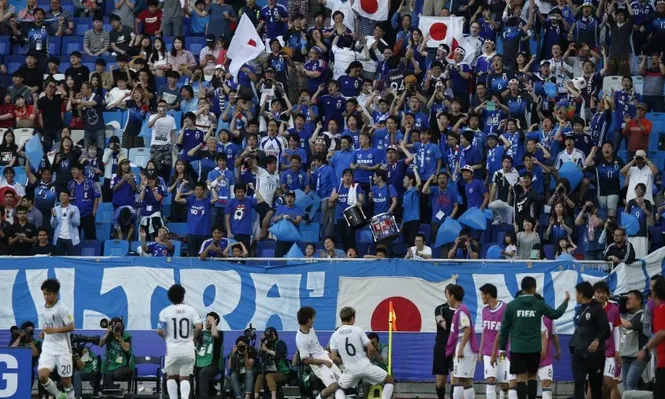 El festejo de Japón frente a su público en Suwon