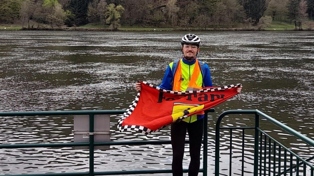 El ahijado de Balmazovic, Nikola Boca, ve la bandera de Ferrari como un símbolo de continuidad y determinación
