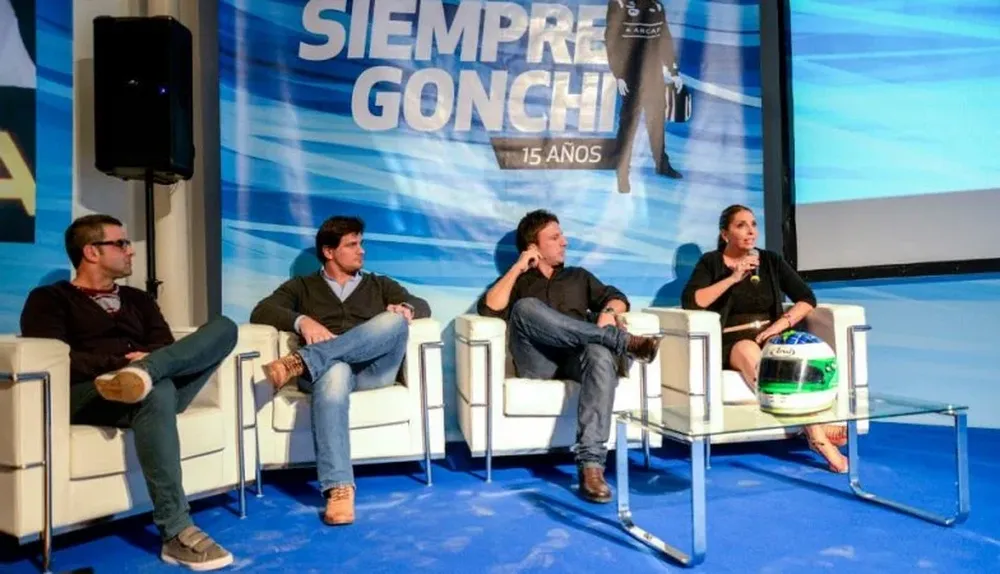 Un momento de la presentación en el teatro Solís.