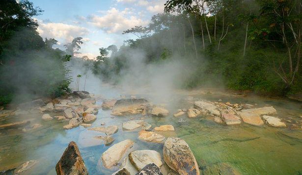 El río La Bomba llega a tener temperaturas de 45 °C.