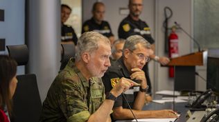 Incendios en España: el Rey Felipe VI visita el Cuartel General de la UME en Torrejón