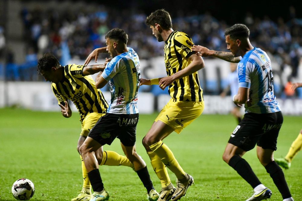 Cerro vs Peñarol en el Parque Viera
