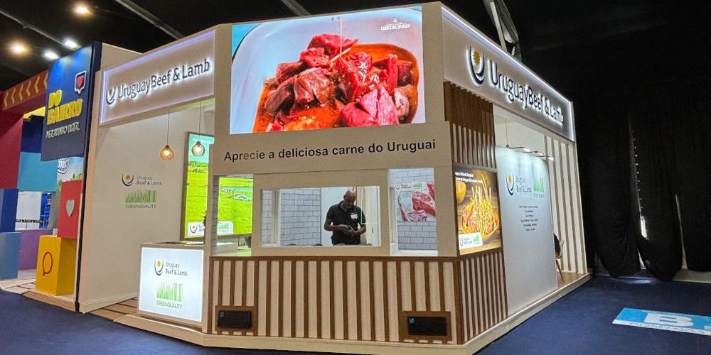 Brasil: stand del INAC en la feria de alimentos y bebidas en San Pablo.