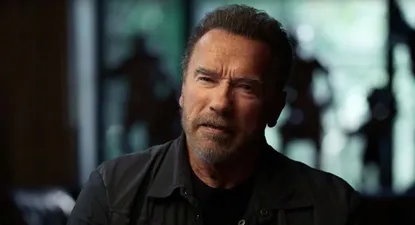 retuvieron a arnold schwarzenegger en el aeropuerto de munich porque omitio declarar una de sus pertenencias