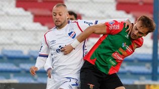 Nicolás López de Nacional ante Boston River por el Torneo Clausura