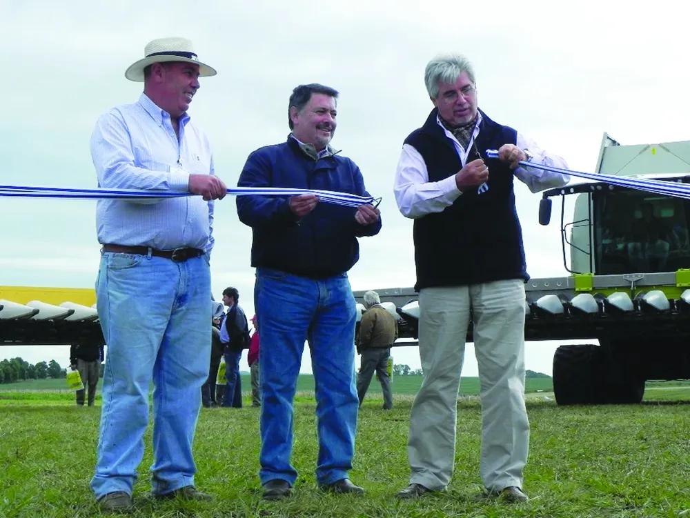 El ministro Aguerre inauguró la cosecha de cultivos de verano