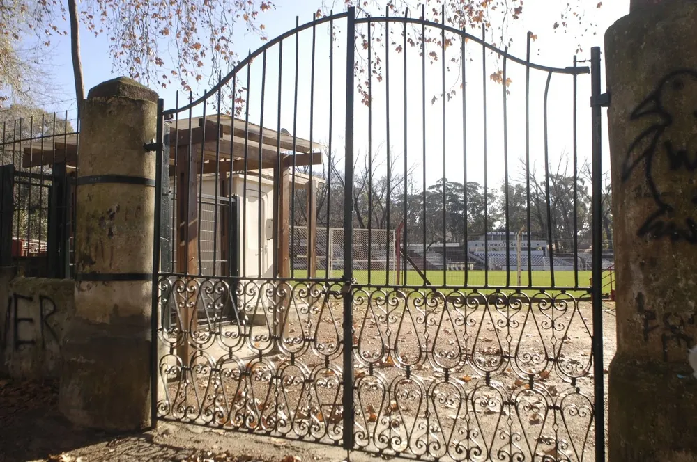 El fútbol seguirá de puertas cerradas