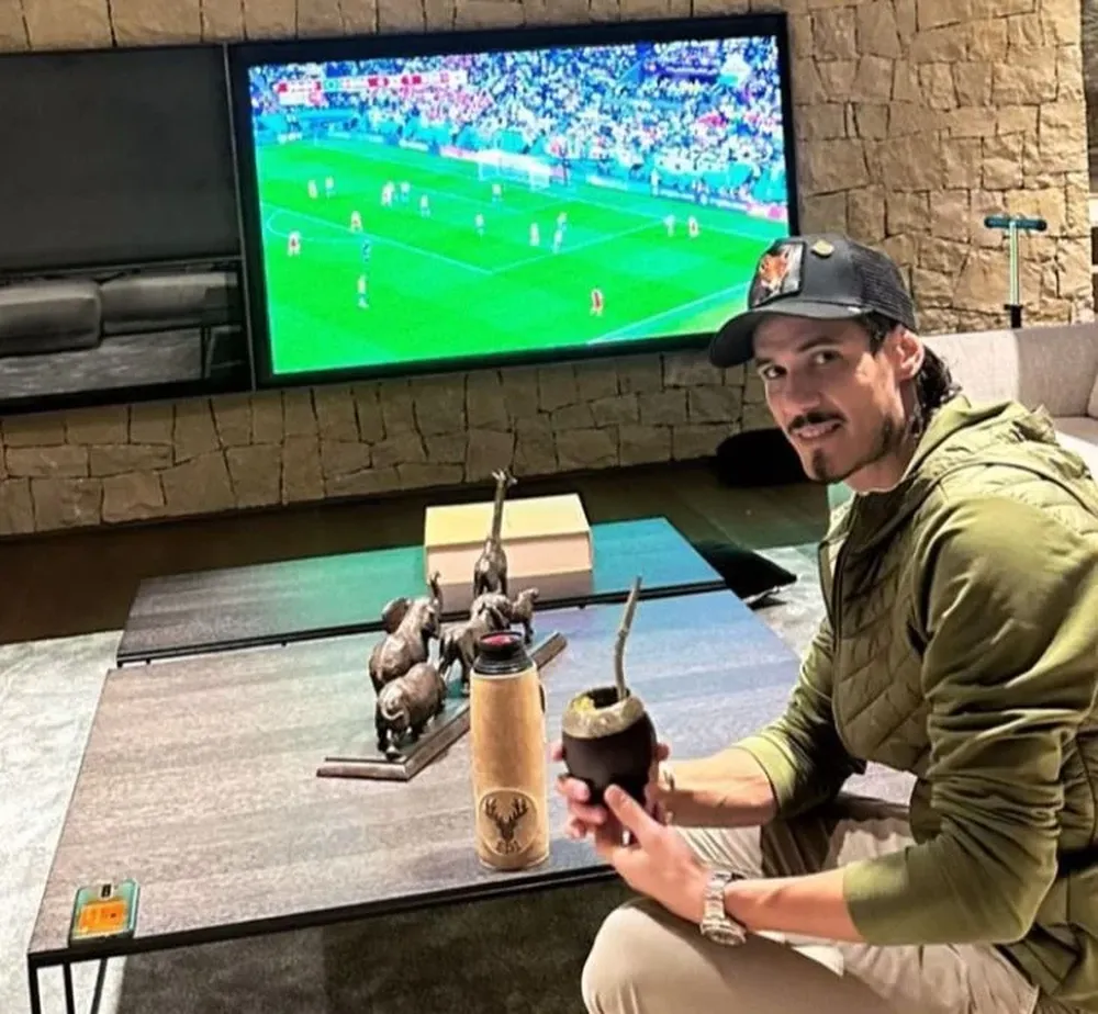 Edinson Cavani en su casa de Valencia