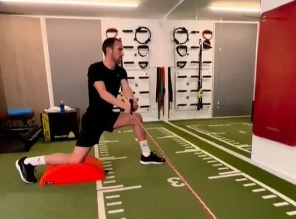 Diego Godín y sus ejercicios de recuperación