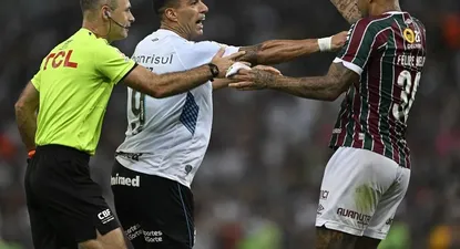 Felipe Melo con Suárez en el último partido del Brasileirao del año pasado