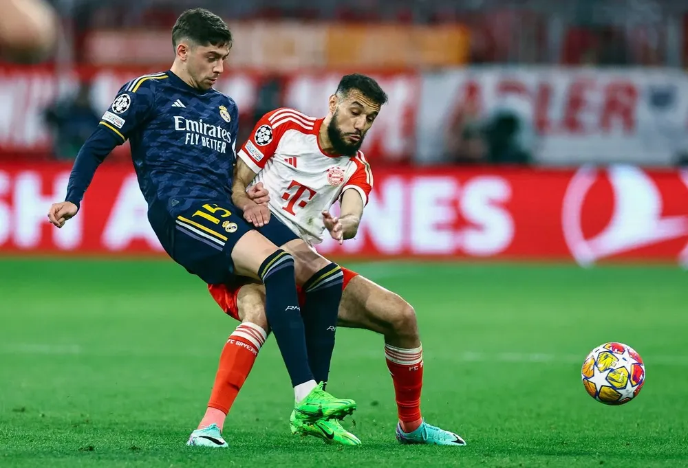 Valverde ante la marca de Noussair Mazraoui de Bayern Múnich