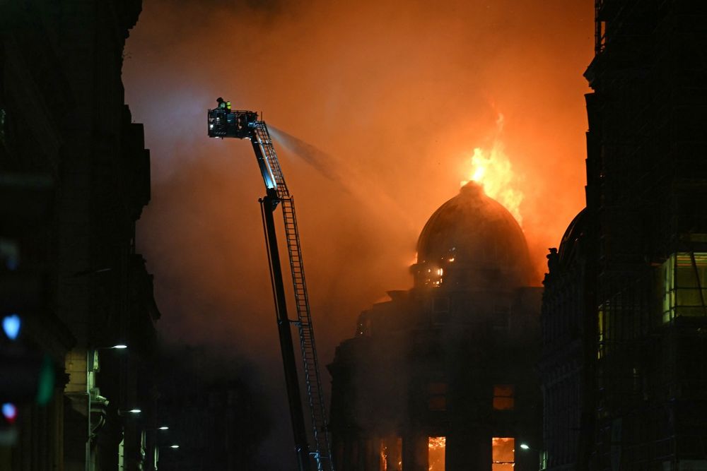 AFP__20260308__A2FW9ZZ__v2__MidRes__TopshotBritainFire