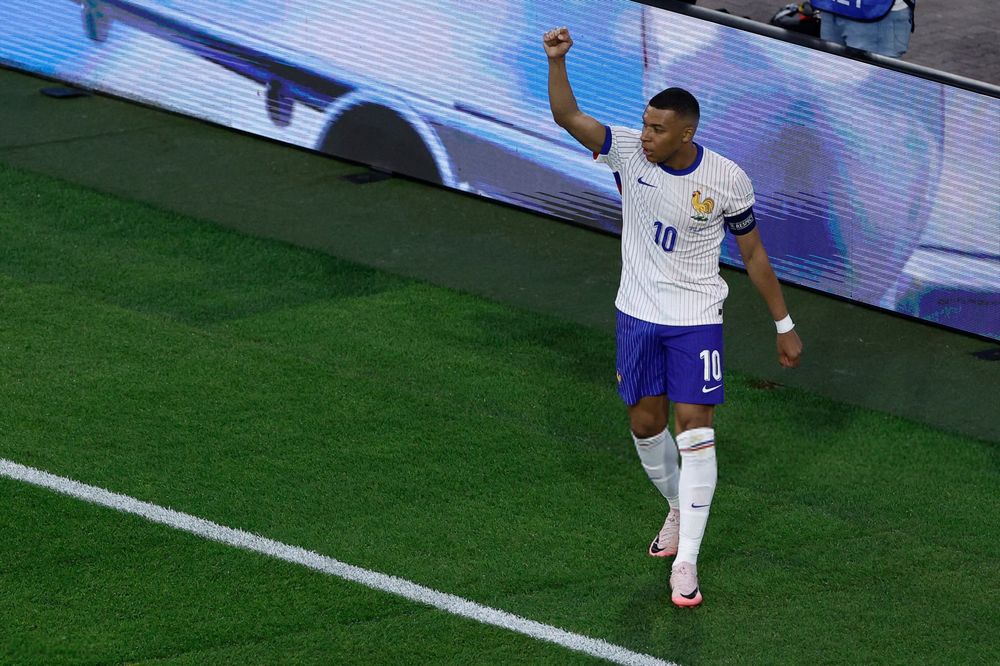 Kylian Mbappé lidera a Francia.