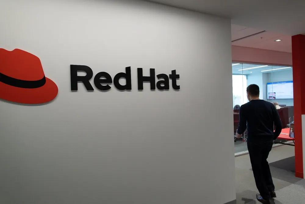 La tecnología Open Source de Red Hat aporta múltiples beneficios de seguridad debido al perfeccionamiento permanente de la mano de la comunidad.