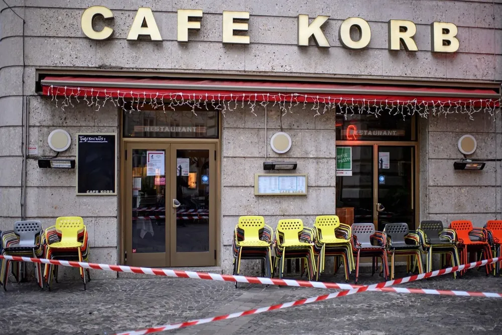 Austria cierra locales gastronómicos y comericos