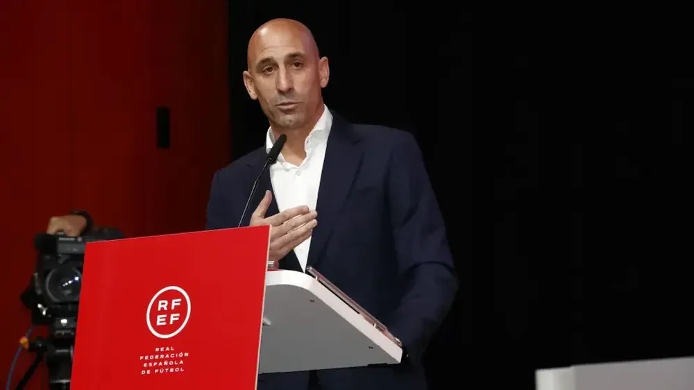 Luis Rubiales, en la cuerda floja.