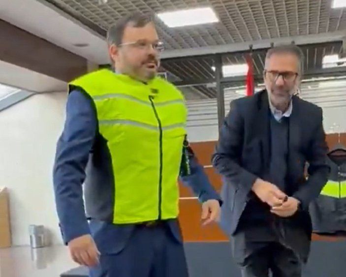 Felipe Schipani probando un chaleco airbag