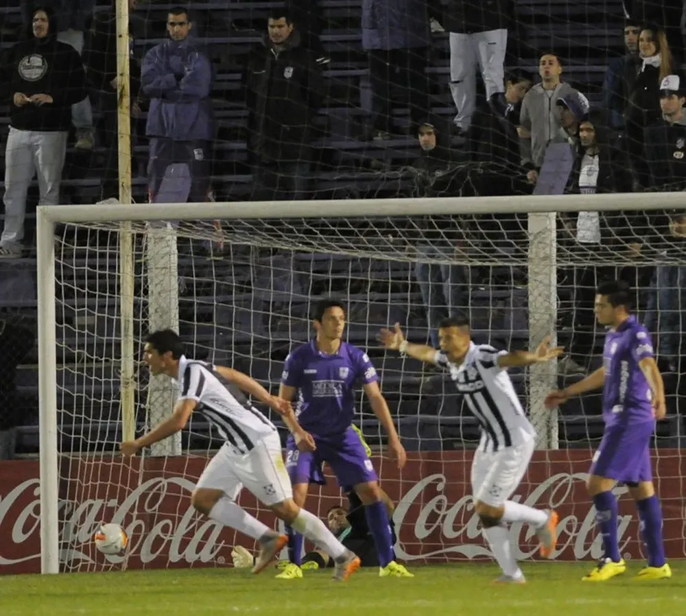 Así se festejó el gol de Diego Scotti