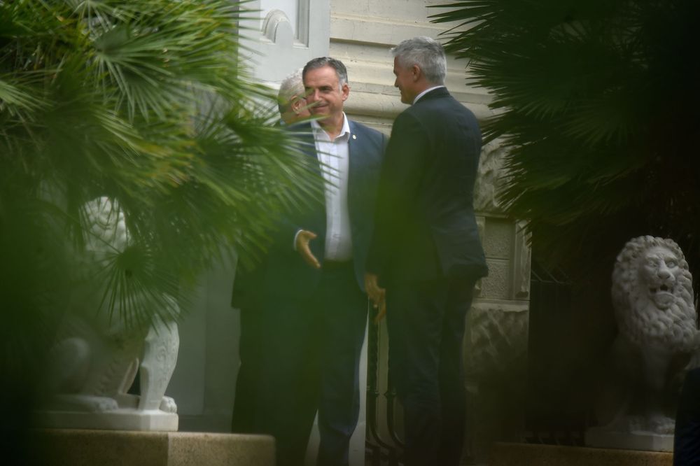 Yamandú Orsi recibe a delegación de la OCDE