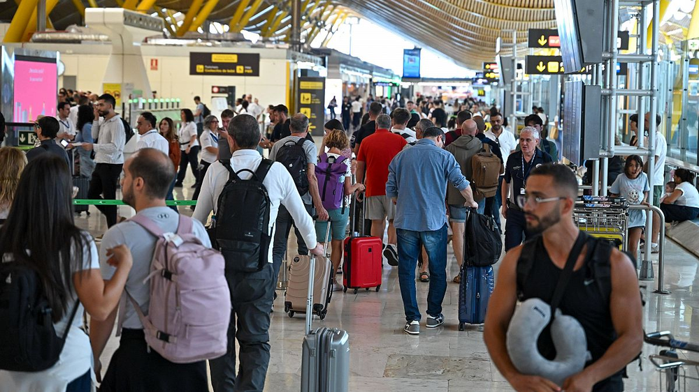 Horas de espera en el aeropuertro internacional de Barajas por la huelga del personal de seguridad.