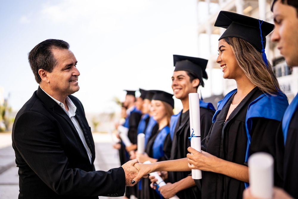 Convalidar un título universitario en Estados Unidos puede llegar a requerir casi el mismo tiempo y esfuerzo que estudiar de nuevo la carrera.
