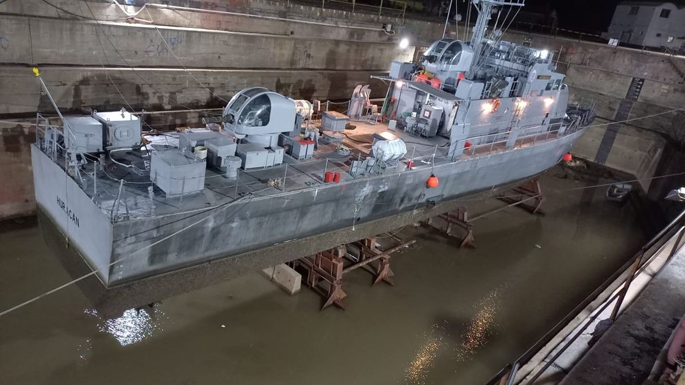 El ROU Huracán ingresado en el dique