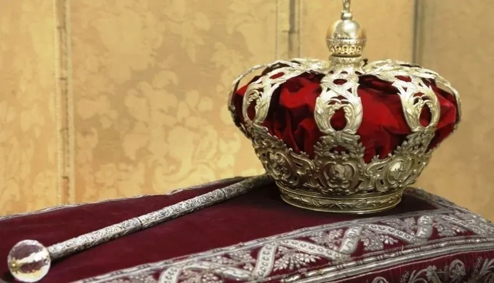 La corona ya tiene base en caso de que sea puesta en subasta