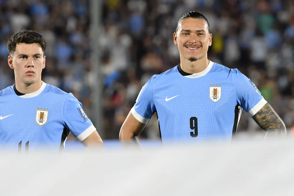 Facundo Pellistri y Darwin Núñez de la selección de Uruguay