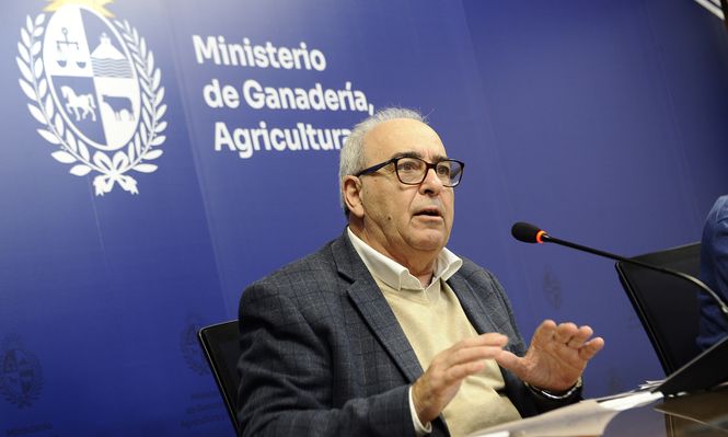 Fratti durante la conferencia en la que hizo los anuncios.