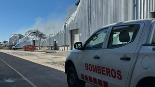 Incendio generó pérdidas totales en galpón de planta de ensamblaje de vehículos Nordex en Colón: Bomberos investiga las causas