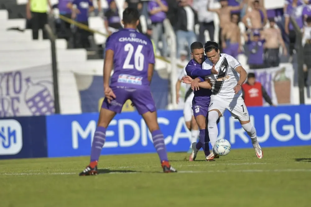 Rodríguez encara marcado por Camargo