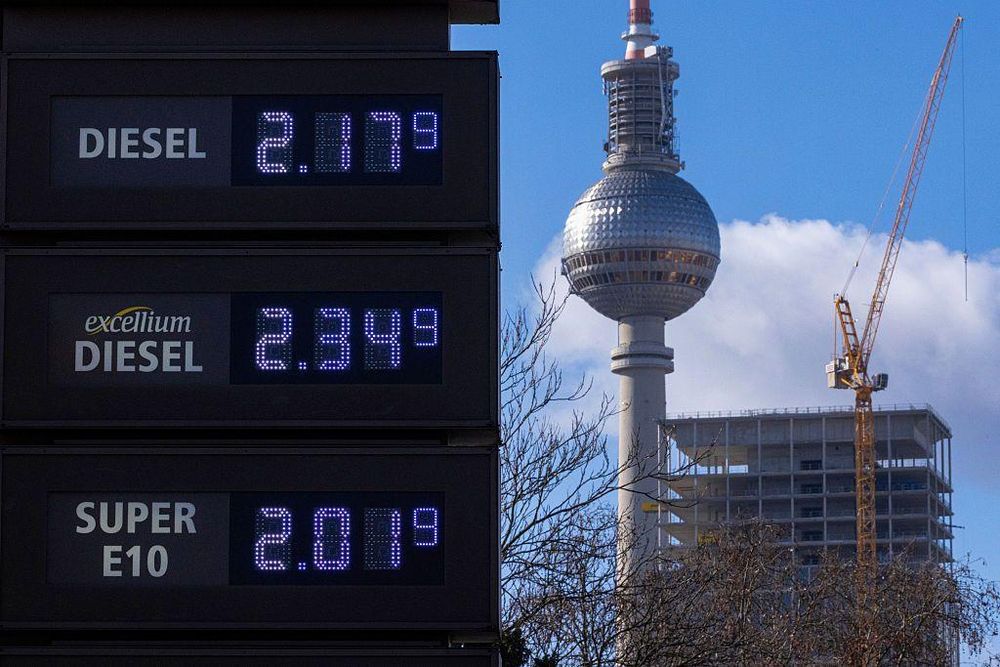 La gasolina en Alemania supera los 2 euros (US$2,30) por litro.