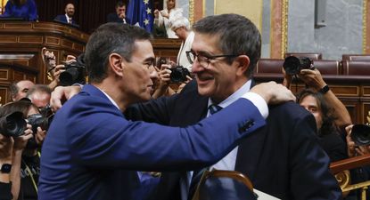 Los incendios persisten y el PSOE defiende el accionar del Gobierno mientras acusa al PP de hacer ruido