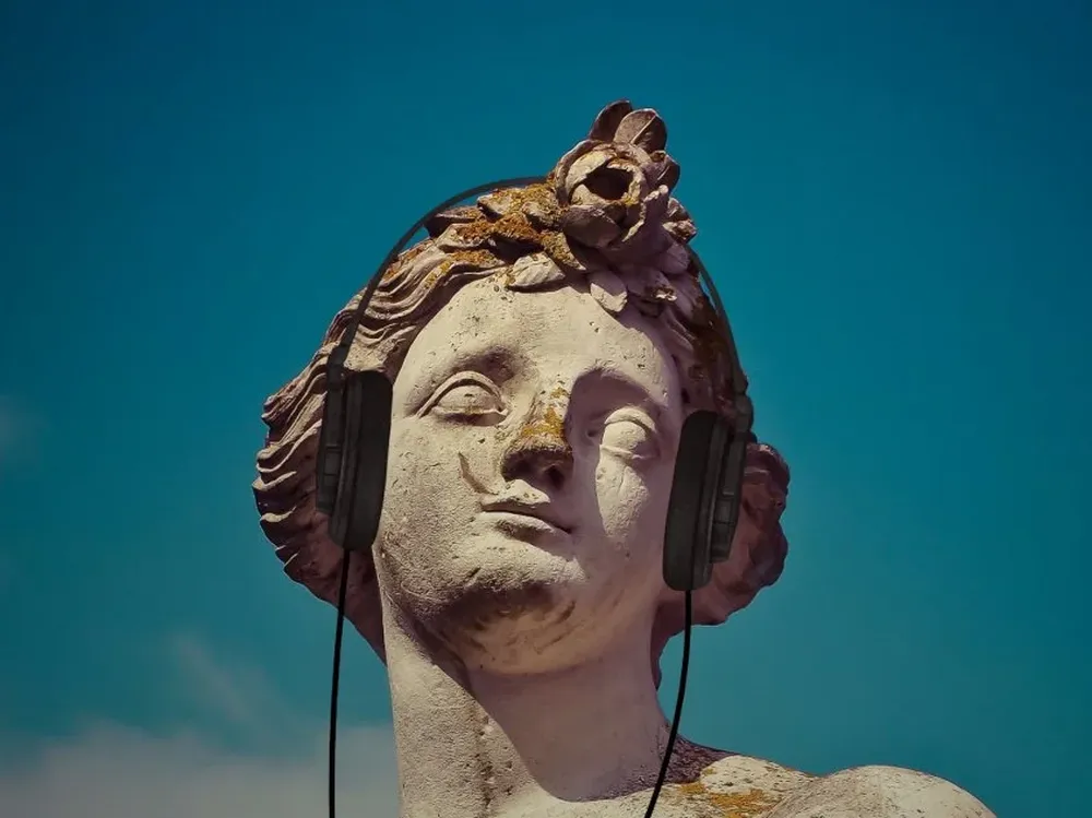 La música digital aporta un 45% de los ingresos al sector, en contraste con el 39% de los soportes físicos, según datos de la Federación Internacional de la Industria Discográfica (IFPI).