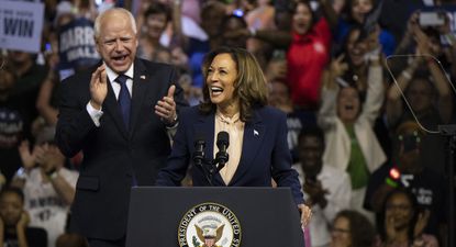 Tim Walz y Kamala Harris en el primer acto de campaña juntos en Philadelphia, el 6 de agosto