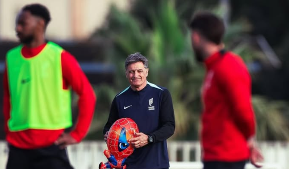 El sentido intercambio entre Nahitan Nandez y Míchel González