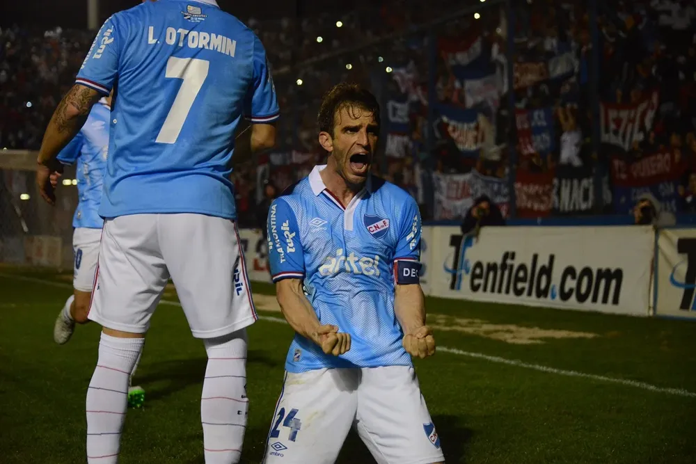 Así festejó Alonso su gol 50 en Nacional