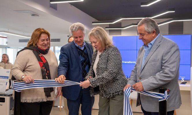 UTE inaugura oficina en Montevideo Shopping y nuevos puntos de carga para vehículos eléctricos