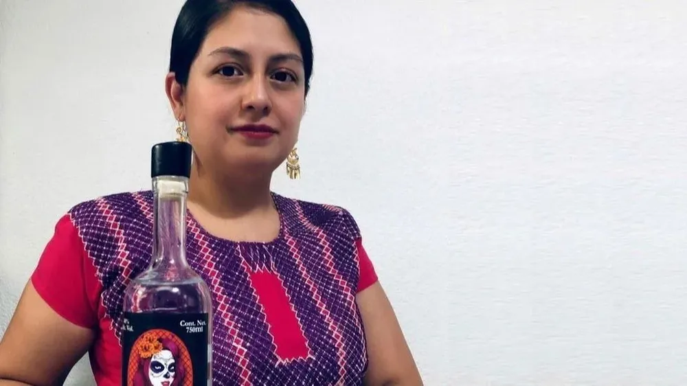 Patricia Ruíz ha estado explorando las ventas de su mezcal en internet