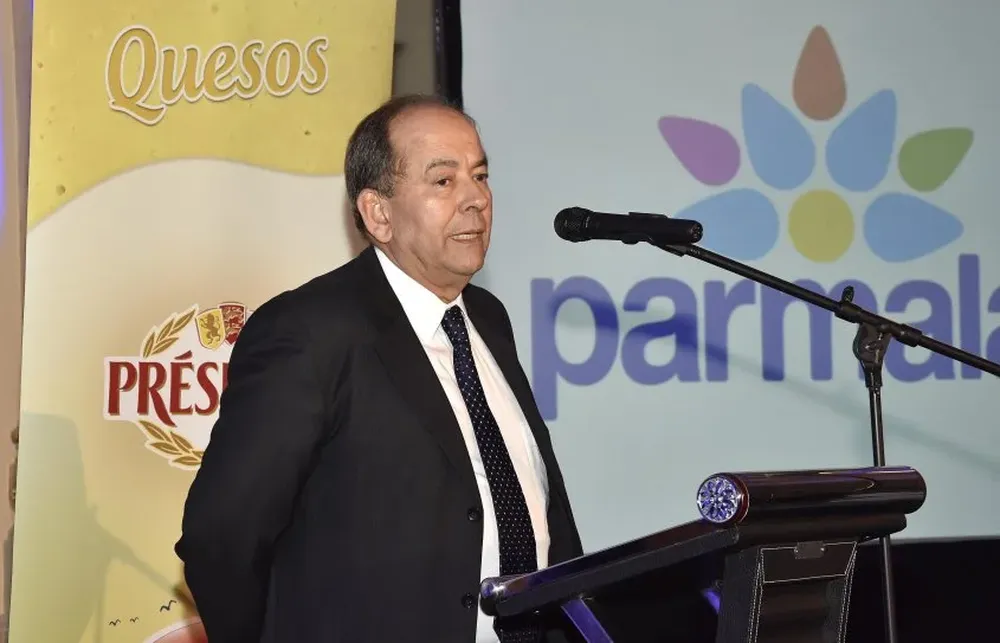 Romeo Chocho durante su exposición en el lanzamiento de los lácteos de Lactalis.