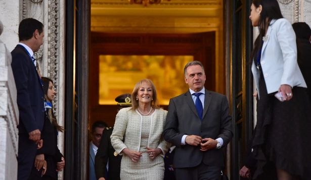 Yamandú Orsi y Carolina Cosse en los 100 años del Palacio Legislativo