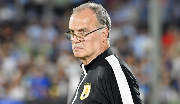 La selección de Marcelo Bielsa acentúa su crisis y los sueños de Uruguay se empiezan a marchitar