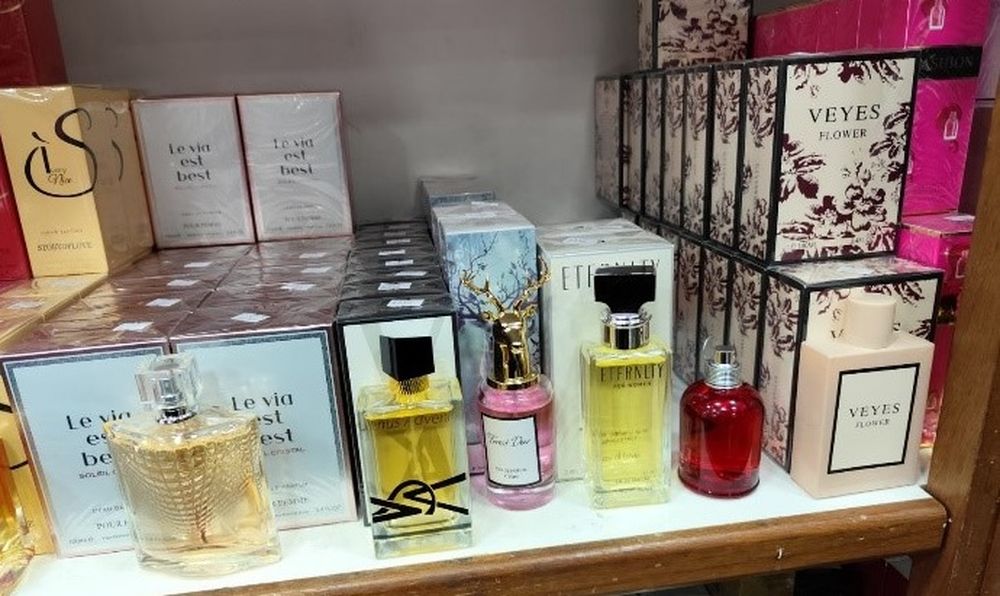 Algunos de los perfumes incautados por Aduanas en Villa Muñoz