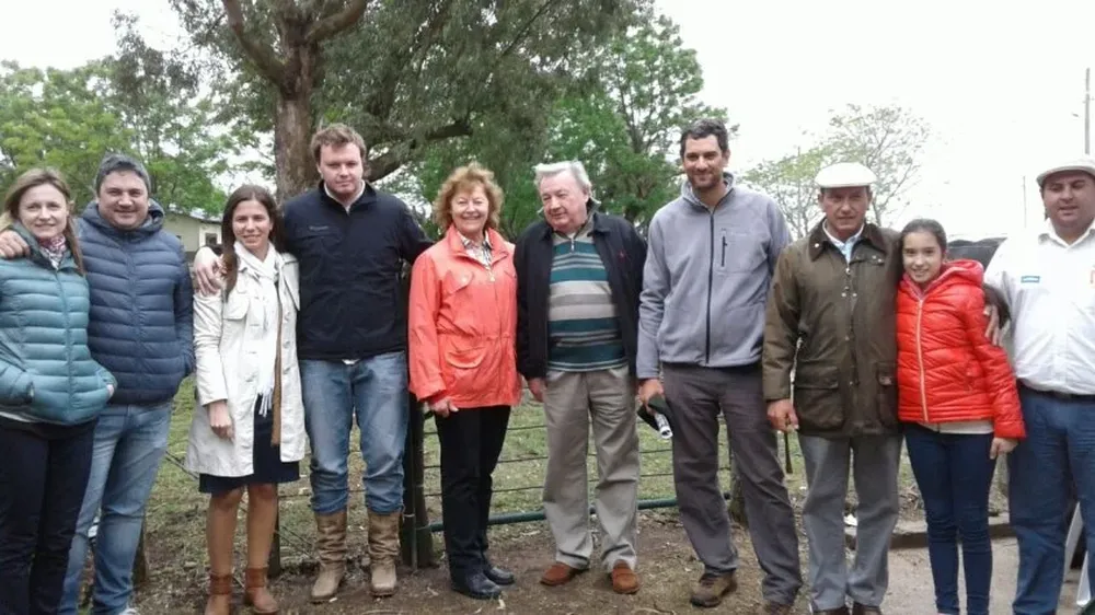Integrantes de la cabaña y del escritorio este martes en Salto